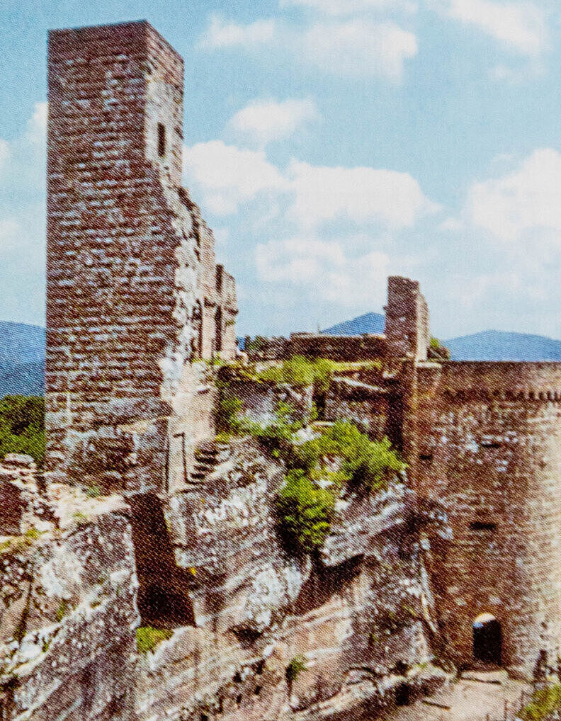 Ruine einer Felsenburg Ruine einer Felsenburg