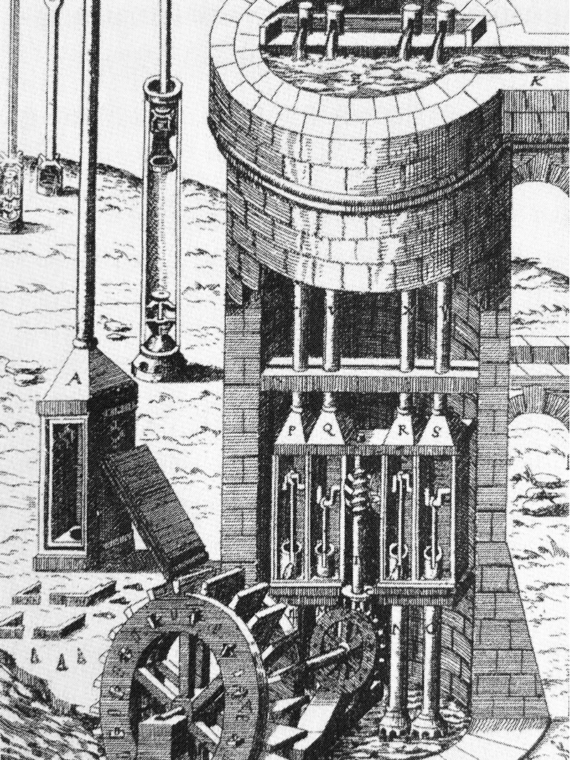 Ein altes Wasserpumpwerk mit Wasserrad, Wasserturm und Leitungen Ein altes Wasserpumpwerk mit Wasserrad, Wasserturm und Leitungen