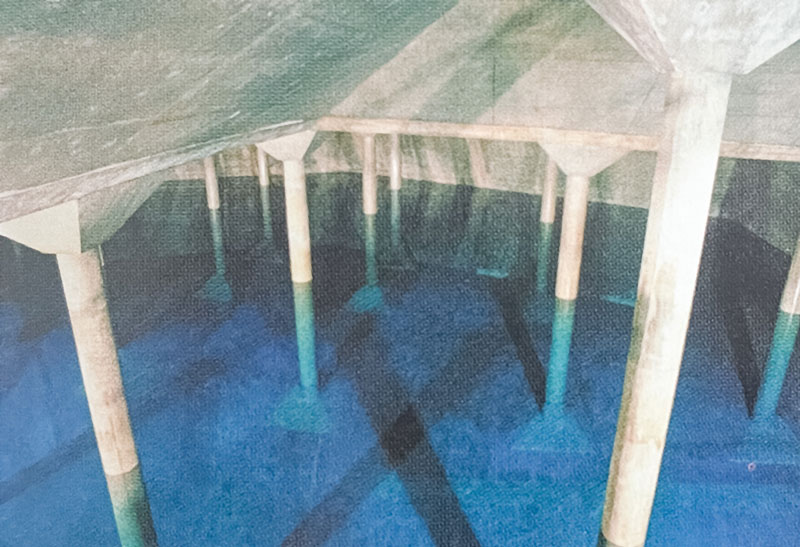 Trinkwasserbehälter mit gespeichertem Wasser